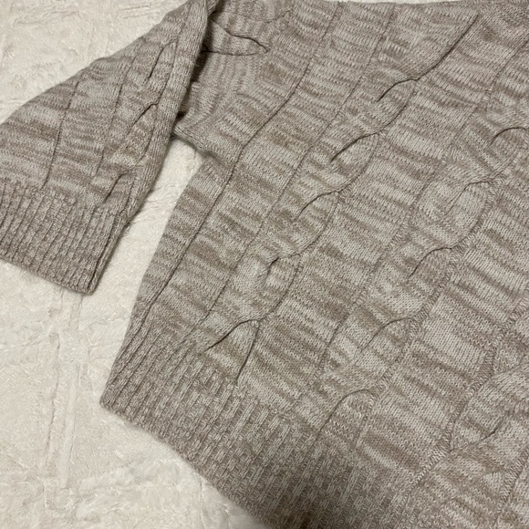 EXPRESS Chunky Cable Knit Crop Sweater size M - Picture 3 of 5